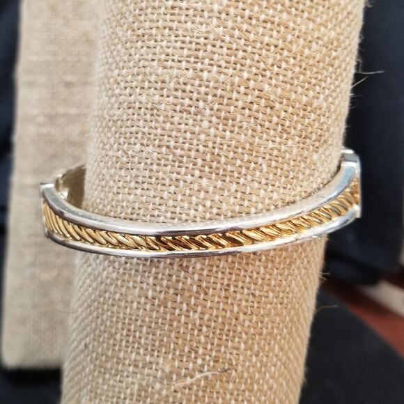 VTG - Unbranded 2 Tone Gold Silver 2 1/2 inch Cuff Bracelet - PO VGC - Picture 3 of 14